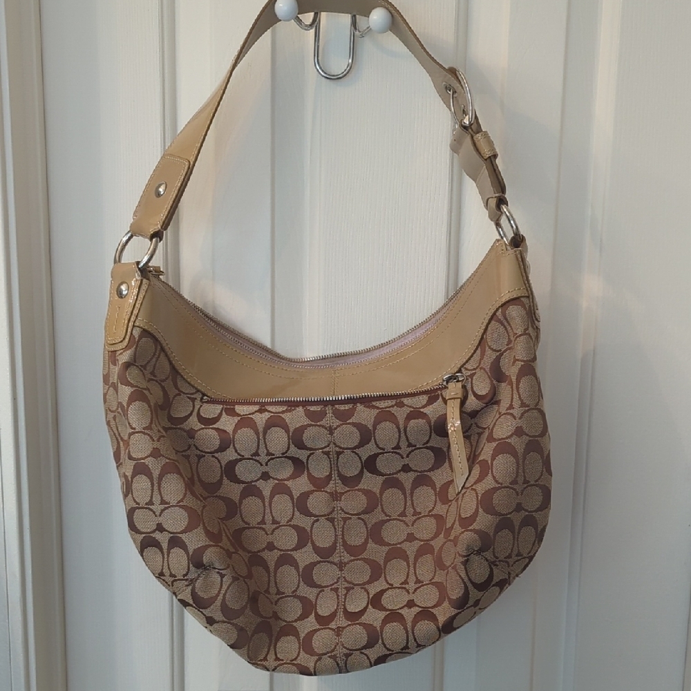 Coach Beige and Brown Signature Shoulder Bag - Picture 4 of 11